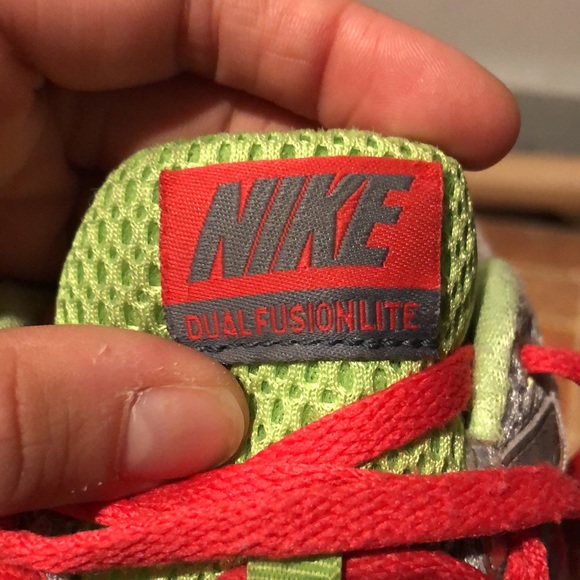 Nike Dual Fusion Lite Silver Sneakers - Picture 8 of 8